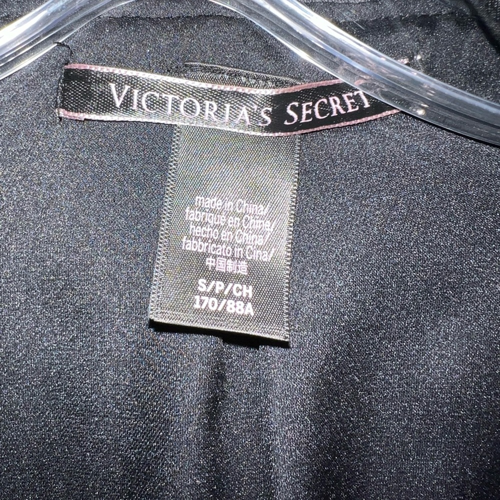 Victoria’s Secret Velvet Floral Robe - Picture 4 of 4